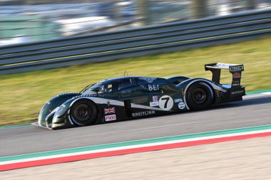Scarperia, 3 Nisan 2022: Bentley Speed 8 yıl 2003 Capello - Kristensen - Smith Mugello Classic 2022 'de İtalya' da Mugello Pisti 'nde görevdeydi..