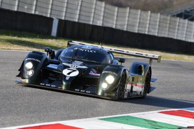 Scarperia, 3 Nisan 2022: Bentley Speed 8 yıl 2003 Capello - Kristensen - Smith Mugello Classic 2022 'de İtalya' da Mugello Pisti 'nde görevdeydi..