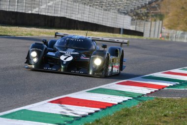 Scarperia, 3 Nisan 2022: Bentley Speed 8 yıl 2003 Capello - Kristensen - Smith Mugello Classic 2022 'de İtalya' da Mugello Pisti 'nde görevdeydi..