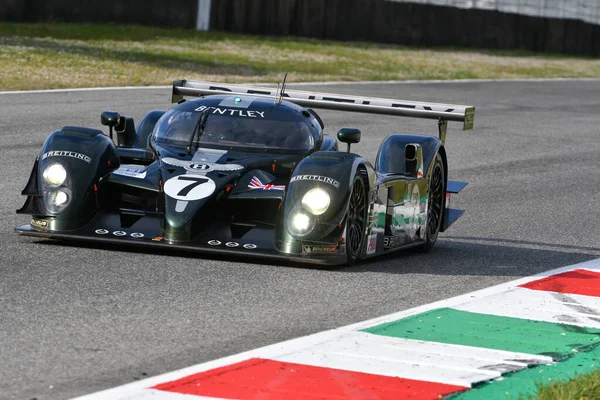 Scarperia, 3 Nisan 2022: Bentley Speed 8 yıl 2003 Capello - Kristensen - Smith Mugello Classic 2022 'de İtalya' da Mugello Pisti 'nde görevdeydi..