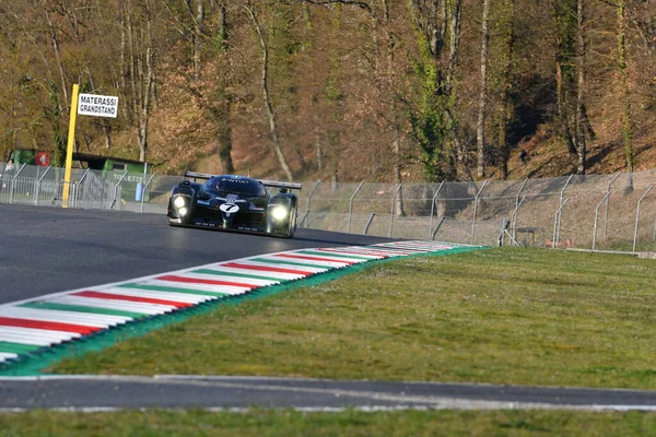 Scarperia, 3 Nisan 2022: Bentley Speed 8 yıl 2003 Capello - Kristensen - Smith Mugello Classic 2022 'de İtalya' da Mugello Pisti 'nde görevdeydi..
