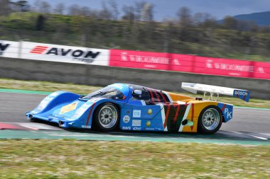 Scarperia, 3 Nisan 2022: Kremer Fabrikası yılına göre Porsche 962 CK6 eski Philippe Alliot İtalya 'daki Mugello Pisti' nde Mugello Classic 2022 sırasında görev başındaydı..
