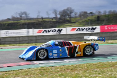 Scarperia, 3 Nisan 2022: Kremer Fabrikası yılına göre Porsche 962 CK6 eski Philippe Alliot İtalya 'daki Mugello Pisti' nde Mugello Classic 2022 sırasında görev başındaydı..