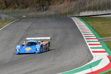 Scarperia, 3 Nisan 2022: Kremer Fabrikası yılına göre Porsche 962 CK6 eski Philippe Alliot İtalya 'daki Mugello Pisti' nde Mugello Classic 2022 sırasında görev başındaydı..