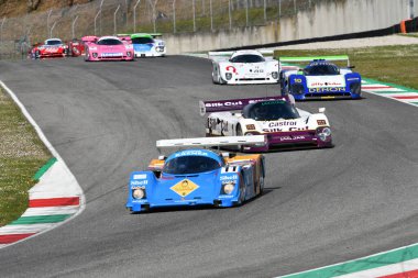 Scarperia, 3 Nisan 2022: Kremer Fabrikası yılına göre Porsche 962 CK6 eski Philippe Alliot İtalya 'daki Mugello Pisti' nde Mugello Classic 2022 sırasında görev başındaydı..