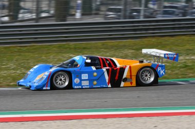 Scarperia, 3 Nisan 2022: Kremer Fabrikası yılına göre Porsche 962 CK6 eski Philippe Alliot İtalya 'daki Mugello Pisti' nde Mugello Classic 2022 sırasında görev başındaydı..