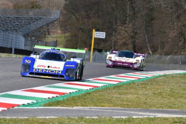 Scarperia, 3 Nisan 2022: Baharat SE92P Denon Livery Yılı 1992 Eski David Tennyson Mugello Classic 2022 'de İtalya' daki Mugello Pisti 'nde görev yaparken.