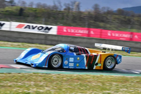 Scarperia, 3 Nisan 2022: Kremer Fabrikası yılına göre Porsche 962 CK6 eski Philippe Alliot İtalya 'daki Mugello Pisti' nde Mugello Classic 2022 sırasında görev başındaydı..