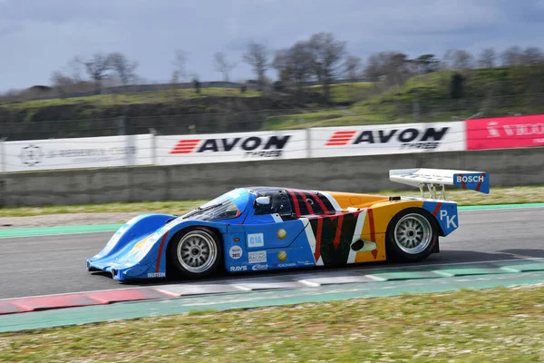 Scarperia, 3 Nisan 2022: Kremer Fabrikası yılına göre Porsche 962 CK6 eski Philippe Alliot İtalya 'daki Mugello Pisti' nde Mugello Classic 2022 sırasında görev başındaydı..