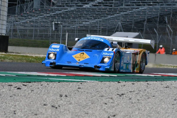 Scarperia, 3 Nisan 2022: Kremer Fabrikası yılına göre Porsche 962 CK6 eski Philippe Alliot İtalya 'daki Mugello Pisti' nde Mugello Classic 2022 sırasında görev başındaydı..