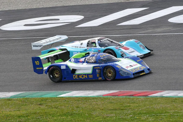 Scarperia, 3 Nisan 2022: Baharat SE92P Denon Livery Yılı 1992 Eski David Tennyson Mugello Classic 2022 'de İtalya' daki Mugello Pisti 'nde görev yaparken.