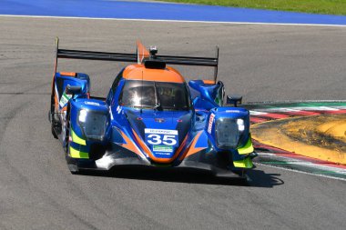 Imola, 12 Mayıs 2022: # 35 Oreca 07 Gibson BHK MOTORSORT Ekibi Dracone - Pommer İtalya 'da ELMS 4H uygulaması sırasında görev başında.