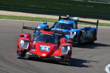 Imola, 12 Mayıs 2022: # 34 Oreca 07 Gibson Yoluc - Aitken tarafından sürülen RACING TURKEY Ekibi İtalya 'daki ELMS 4H tatbikatı sırasında.