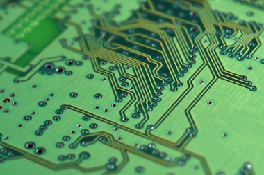 Yeşil baskılı elektronik panoya yakın çekim. seçici odak.