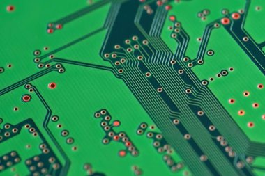 Yeşil baskılı elektronik panoya yakın çekim. seçici odaklanma
