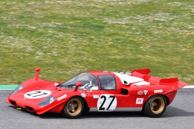 Scarperia, 3 Nisan 2022: Ferrari 512 S yılı 1970 Mugello Classic 2022 'de İtalya' daki Mugello Pisti 'nde eylem halindeydi..