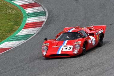 Scarperia, 3 Nisan 2022: Lola T70 Mk III B yılı 1969 Mugello Classic 2022 'de İtalya' daki Mugello Pisti 'nde.