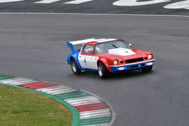 Scarperia, 3 Nisan 2022: Chevrolet Camaro IMSA GTO Yılı 1981 Mugello Classic 2022 'de İtalya' daki Mugello Pisti 'nde faaliyette..