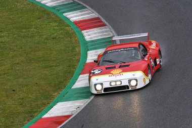 Scarperia, 3 Nisan 2022: Ferrari 512 BB LM Yılı 1980 Mugello Classic 2022 'de İtalya' daki Mugello Pisti 'nde.