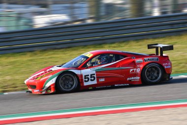 Scarperia, 3 Nisan 2022: Ferrari 458 GTE 2011 Mugello Classic 2022 'de İtalya' daki Mugello Pisti 'nde eylem halinde..