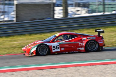 Scarperia, 3 Nisan 2022: Ferrari 458 GTE 2011 Mugello Classic 2022 'de İtalya' daki Mugello Pisti 'nde eylem halinde..