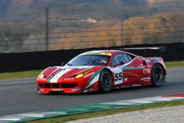 Scarperia, 3 Nisan 2022: Ferrari 458 GTE 2011 Mugello Classic 2022 'de İtalya' daki Mugello Pisti 'nde eylem halinde..