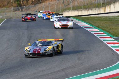 Scarperia, 3 Nisan 2022: Ford GT GT1 yılı 2010 Mugello Classic 2022 'de İtalya' daki Mugello Pisti 'nde.