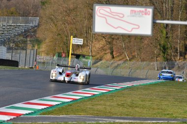 Scarperia, 3 Nisan 2022: Panoz LMP 01 yıl 2001 Mugello Classic 2022 'de İtalya Mugello Pisti' nde faaliyet gösterdi.
