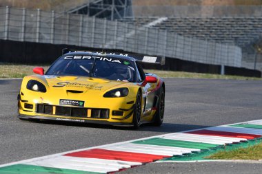 Scarperia, 3 Nisan 2022: Chevrolet Corvette Z06R 2007 Mugello Classic 2022 'de İtalya' daki Mugello Pisti 'nde.