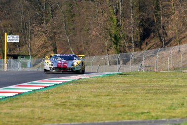 Scarperia, 3 Nisan 2022: Ford GT GT1 yılı 2010 Mugello Classic 2022 'de İtalya' daki Mugello Pisti 'nde.