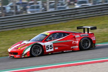 Scarperia, 3 Nisan 2022: Ferrari 458 GTE 2011 Mugello Classic 2022 'de İtalya' daki Mugello Pisti 'nde eylem halinde..