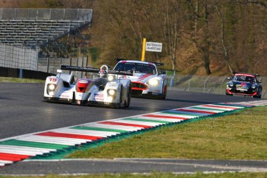 Scarperia, 3 Nisan 2022: Panoz LMP 01 yıl 2001 Mugello Classic 2022 'de İtalya Mugello Pisti' nde faaliyet gösterdi.