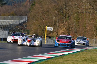 Scarperia, 3 Nisan 2022: Panoz LMP 01 yıl 2001 Mugello Classic 2022 'de İtalya Mugello Pisti' nde faaliyet gösterdi.