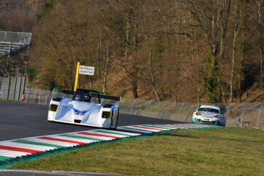 Scarperia, 3 Nisan 2022: Lucchini SR2 2002 Mugello Classic 2022 'de İtalya' daki Mugello Pisti 'nde eylem halindeydi..