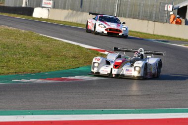 Scarperia, 3 Nisan 2022: Panoz LMP 01 yıl 2001 Mugello Classic 2022 'de İtalya Mugello Pisti' nde faaliyet gösterdi.