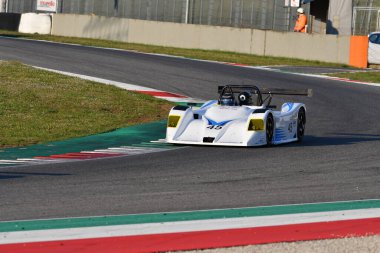 Scarperia, 3 Nisan 2022: Lucchini SR2 2002 Mugello Classic 2022 'de İtalya' daki Mugello Pisti 'nde eylem halindeydi..