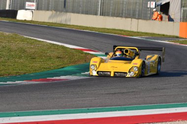 Scarperia, 3 Nisan 2022: Ferrari 333 SP Mugello Classic 2022 'de İtalya' daki Mugello Pisti 'nde görev yapıyor.