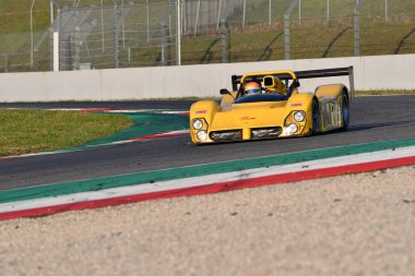 Scarperia, 3 Nisan 2022: Ferrari 333 SP Mugello Classic 2022 'de İtalya' daki Mugello Pisti 'nde görev yapıyor.