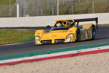 Scarperia, 3 Nisan 2022: Ferrari 333 SP Mugello Classic 2022 'de İtalya' daki Mugello Pisti 'nde görev yapıyor.