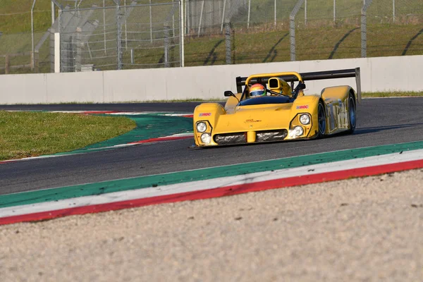 Scarperia, 3 Nisan 2022: Ferrari 333 SP Mugello Classic 2022 'de İtalya' daki Mugello Pisti 'nde görev yapıyor.