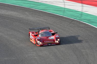 Scarperia, 3 Nisan 2022: Olmas GLT 200 yıl 1988 Mugello Classic 2022 'de İtalya' daki Mugello Pisti 'nde.