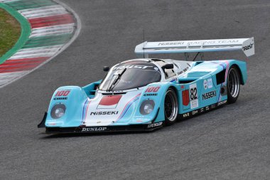 Scarperia, 3 Nisan 2022: Porsche 962 C yılı 1990 Mugello Classic 2022 'de İtalya' daki Mugello Pisti 'nde.