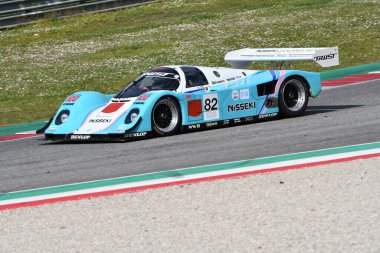 Scarperia, 3 Nisan 2022: Porsche 962 C yılı 1990 Mugello Classic 2022 'de İtalya' daki Mugello Pisti 'nde.