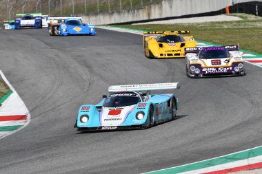 Scarperia, 3 Nisan 2022: Porsche 962 C yılı 1990 Mugello Classic 2022 'de İtalya' daki Mugello Pisti 'nde.