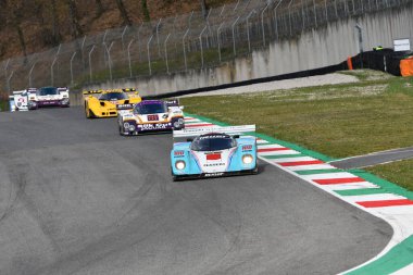 Scarperia, 3 Nisan 2022: Porsche 962 C yılı 1990 Mugello Classic 2022 'de İtalya' daki Mugello Pisti 'nde.