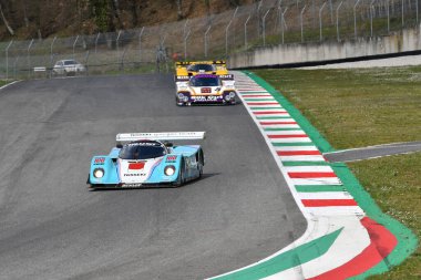 Scarperia, 3 Nisan 2022: Porsche 962 C yılı 1990 Mugello Classic 2022 'de İtalya' daki Mugello Pisti 'nde.
