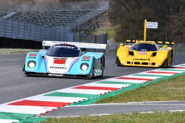 Scarperia, 3 Nisan 2022: Porsche 962 C yılı 1990 Mugello Classic 2022 'de İtalya' daki Mugello Pisti 'nde.