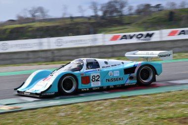 Scarperia, 3 Nisan 2022: Porsche 962 C yılı 1990 Mugello Classic 2022 'de İtalya' daki Mugello Pisti 'nde.