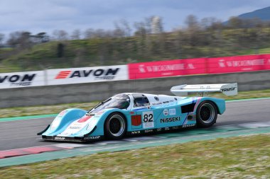 Scarperia, 3 Nisan 2022: Porsche 962 C yılı 1990 Mugello Classic 2022 'de İtalya' daki Mugello Pisti 'nde.