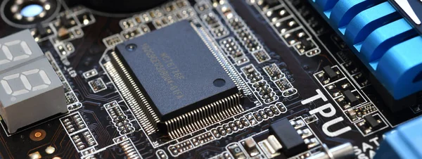 Closeup Electronic Circuit Board Components Semiconductors Long Banner Web Image — 图库照片